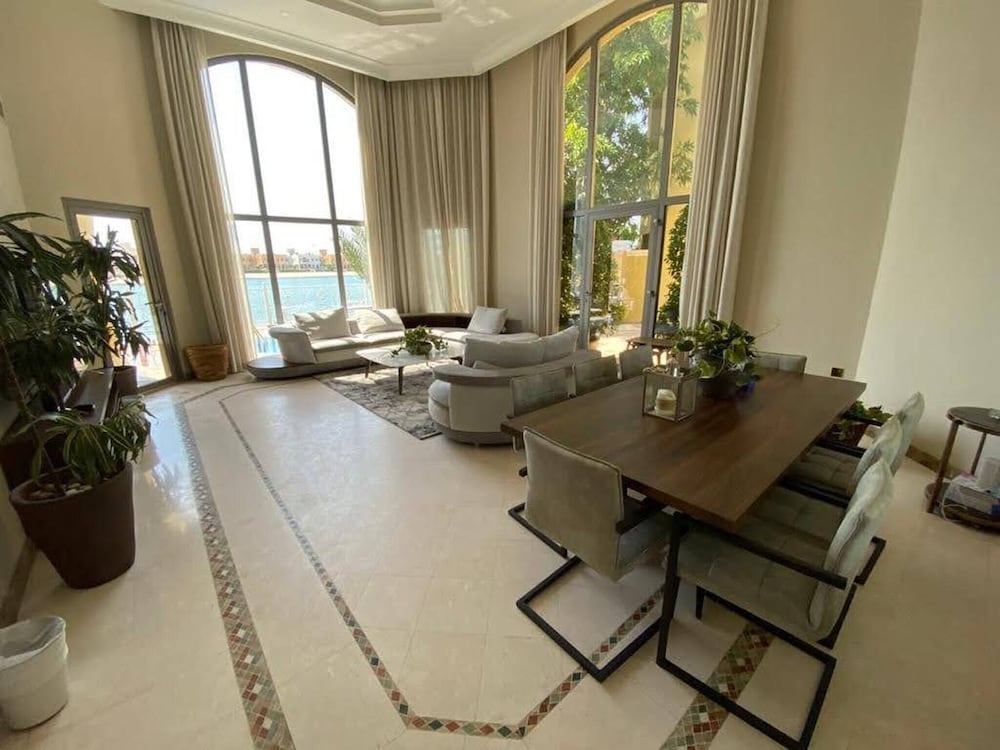 Private 5 Bedrooms Villa With Pool