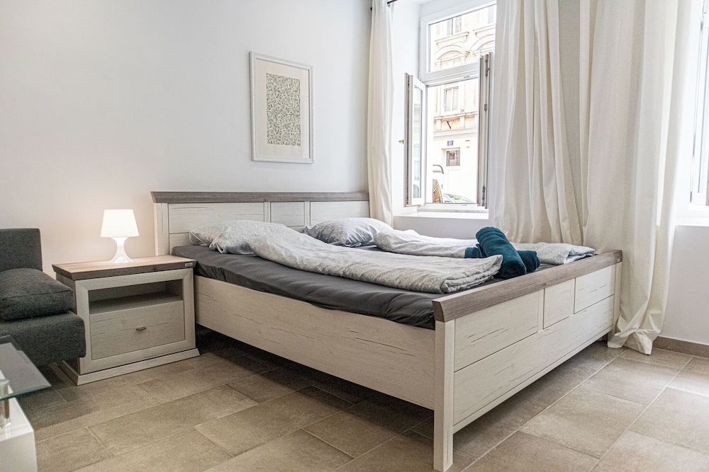Central Vienna Elegant 1BR Apartment