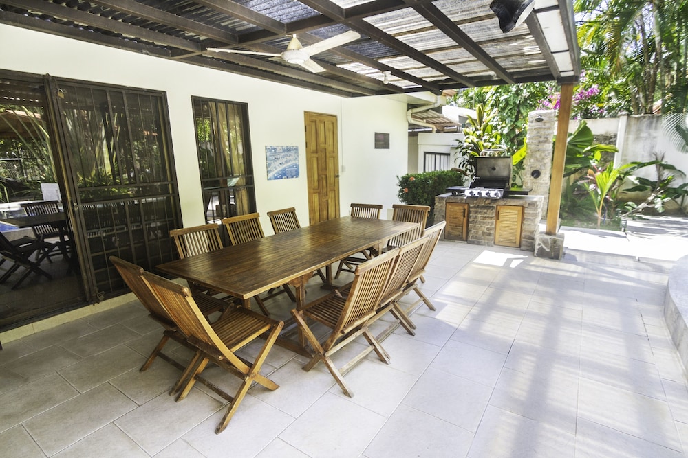 Heart of Jaco: Luxury Villa with Pool by RedAwning