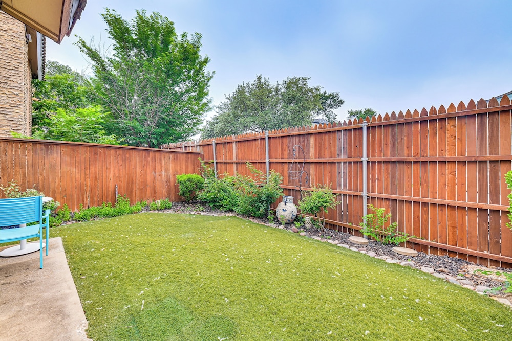 Cozy 2-story Condo Near Galleria in North Dallas!