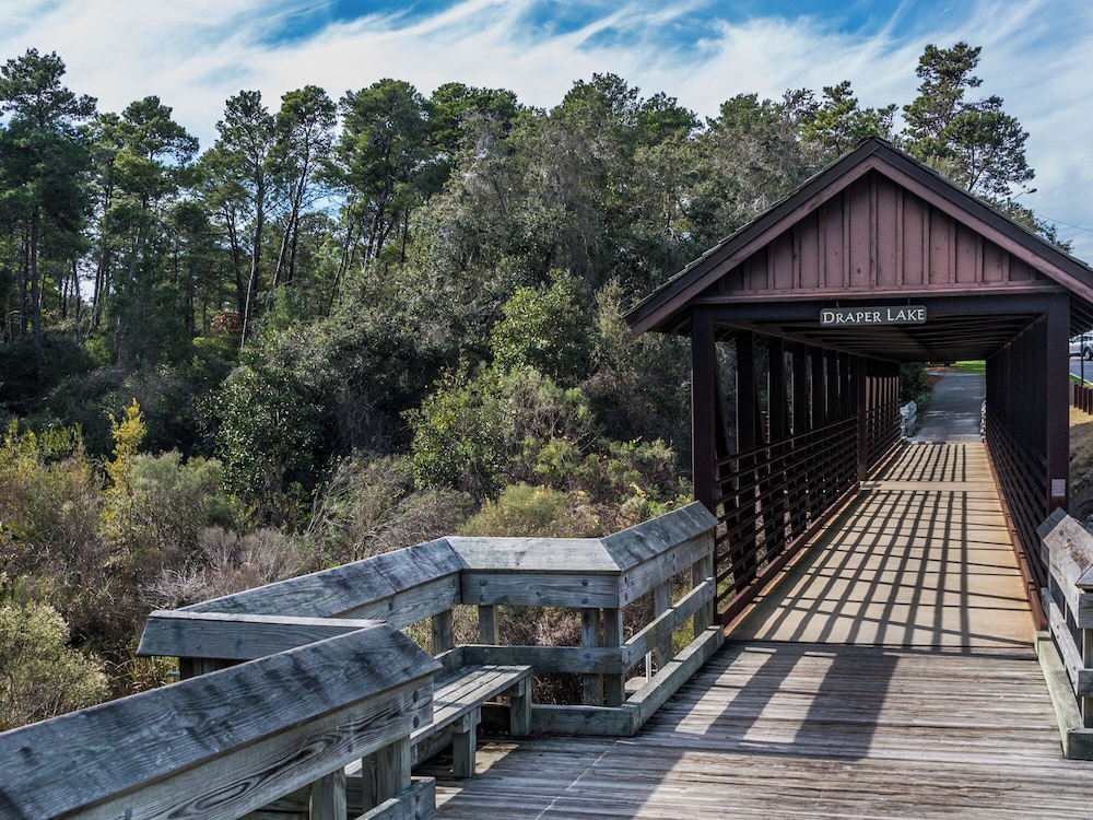 Your Ideal Beach Getaway With Private Pool, Game Room and Close to Beach!