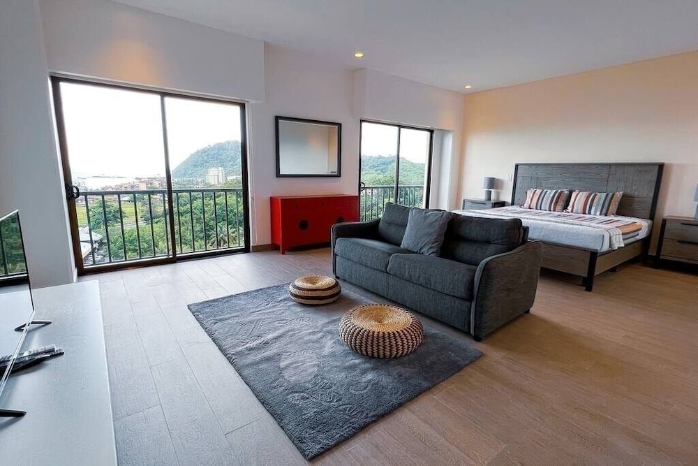 Elegant Oceanview Penthouse - Steps from Jaco Beach & Nightlife