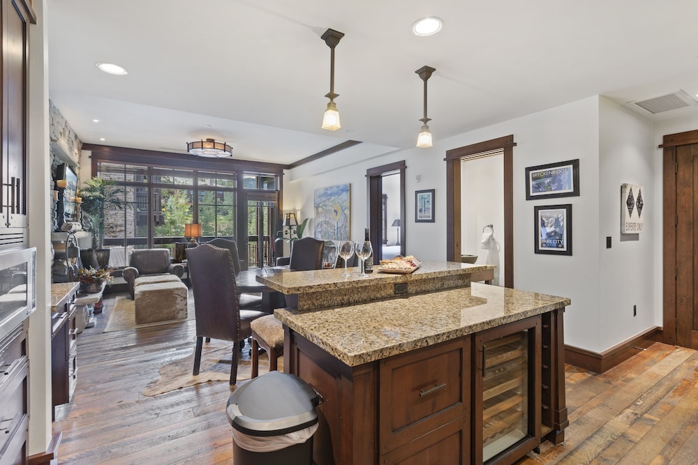 Arrowleaf Lodge at Deer Valley Resort - Two Bedroom Residence #301 2 Condo