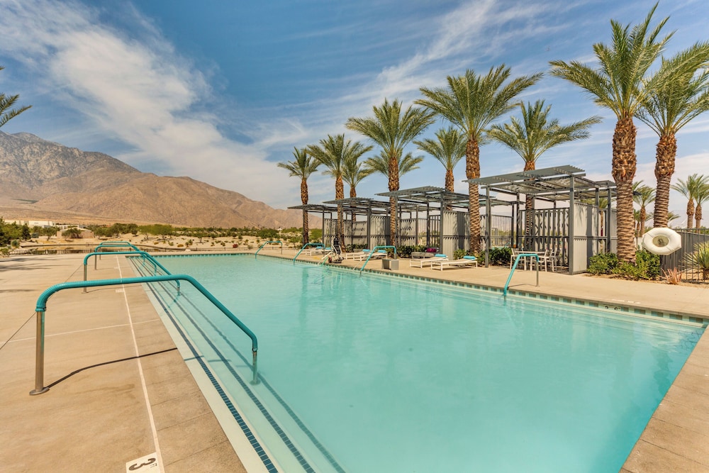 Desert Oasis in Palm Springs w/ Resort-style Perks