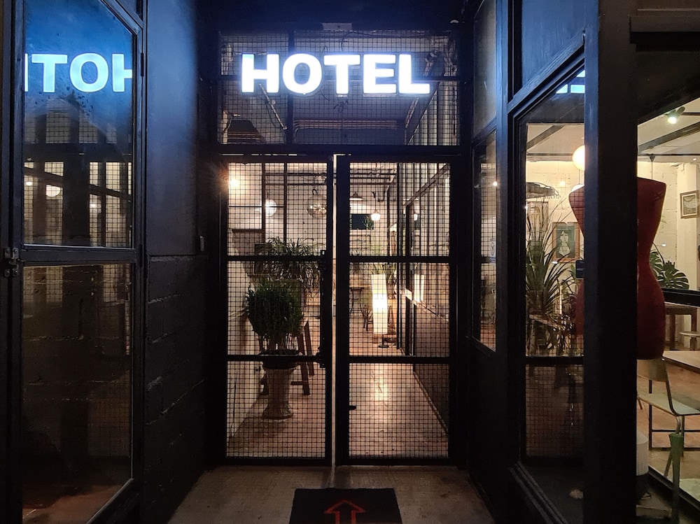 Hand Hotel