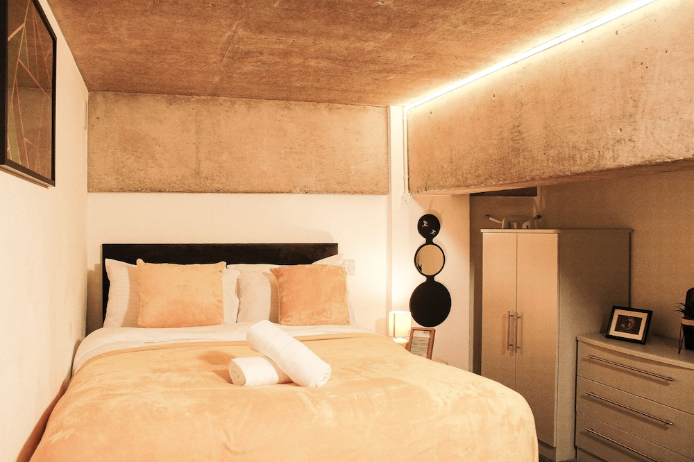Modern Luxury Serviced Duplex Apartments by Repose view 5
