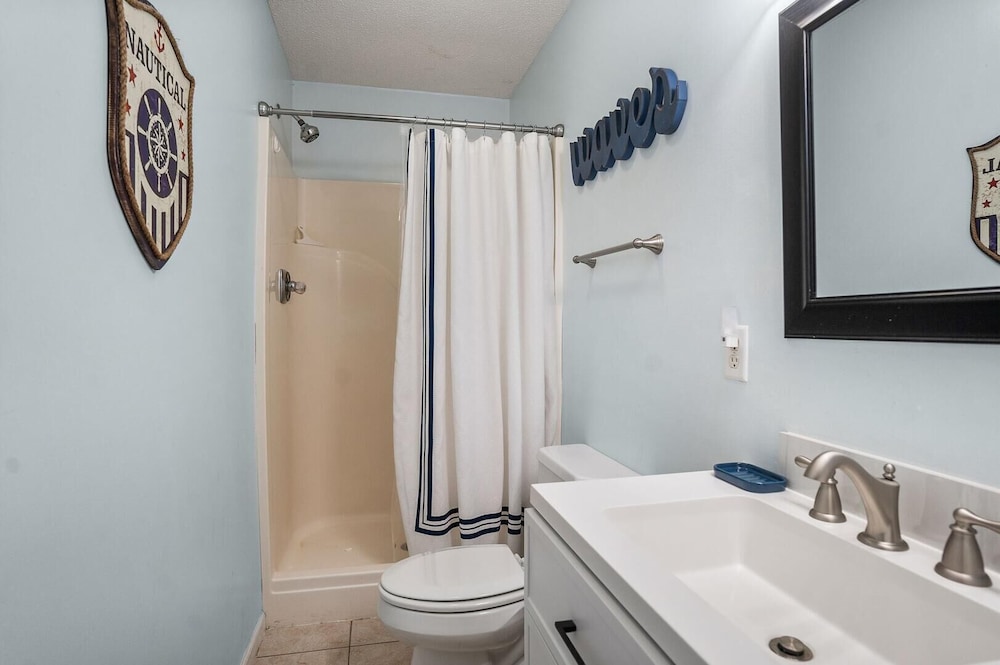 Beautifully Updated, Dog Friendly 4-bed, 4-bath Home Near Beach