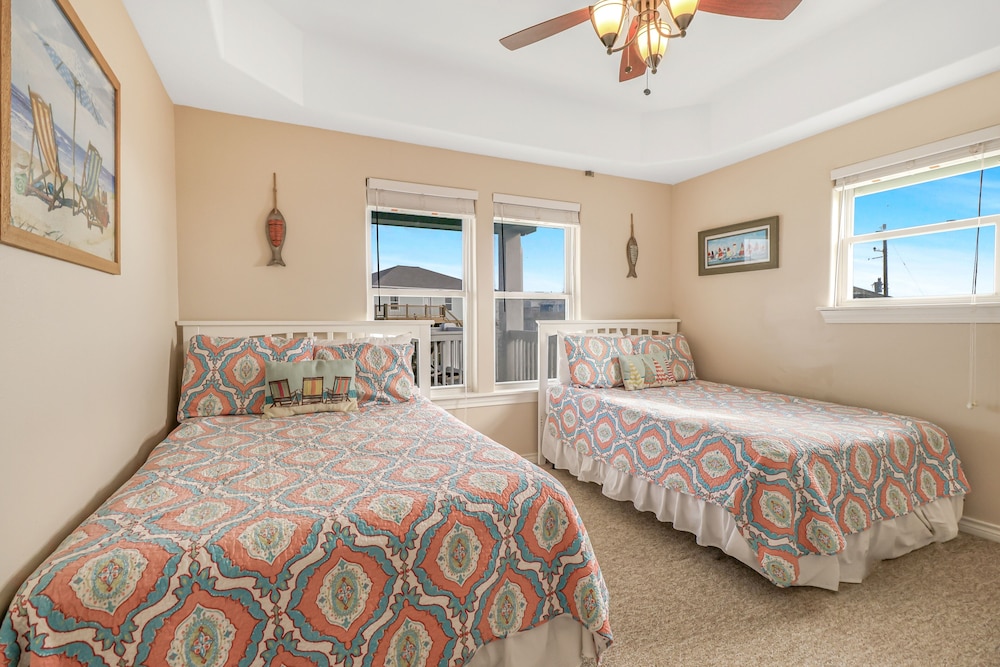 Out Of The Blue 5 Bedroom Home by RedAwning