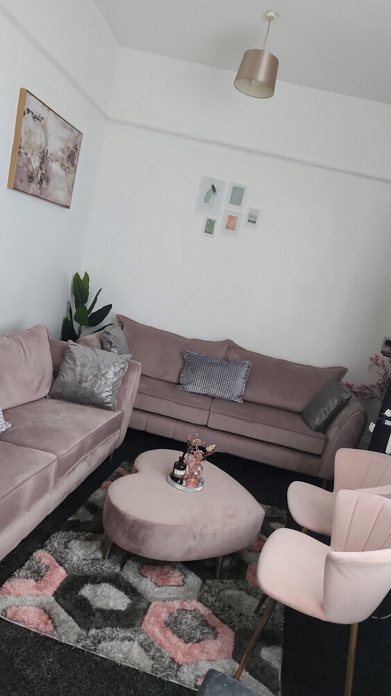 1 Bed - Sleeps 4 - Wolverhampton City Centre