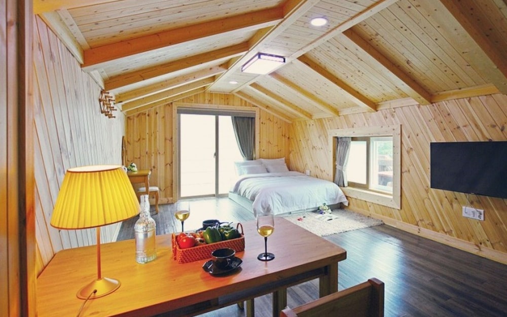 Gyeongju Gaewoolga Poolvilla view 5