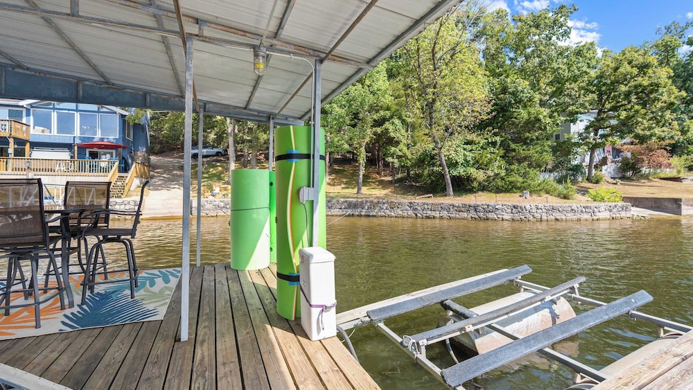 Lake Home Oasis - Sleeps 18