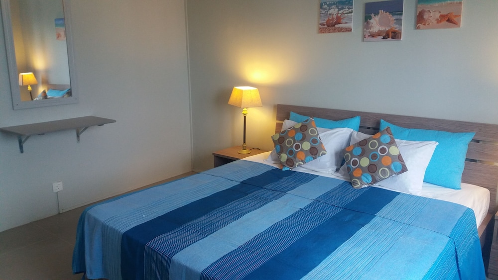 Sunny Private First Floor 1-br Beach Apartment With Spacious Balcony, Pool, Wifi view 2