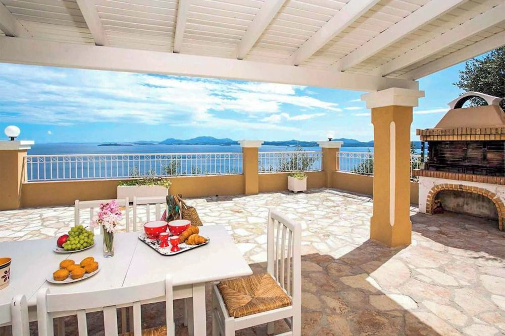 Villa Elena Costa