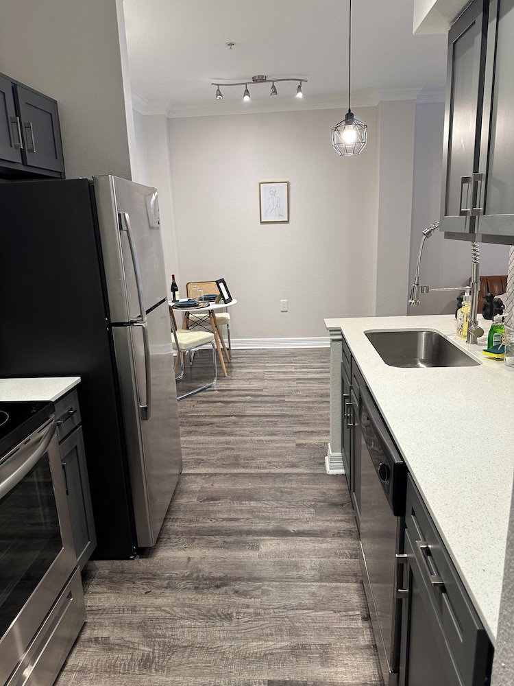 7550 Kirby Dr - Image 4