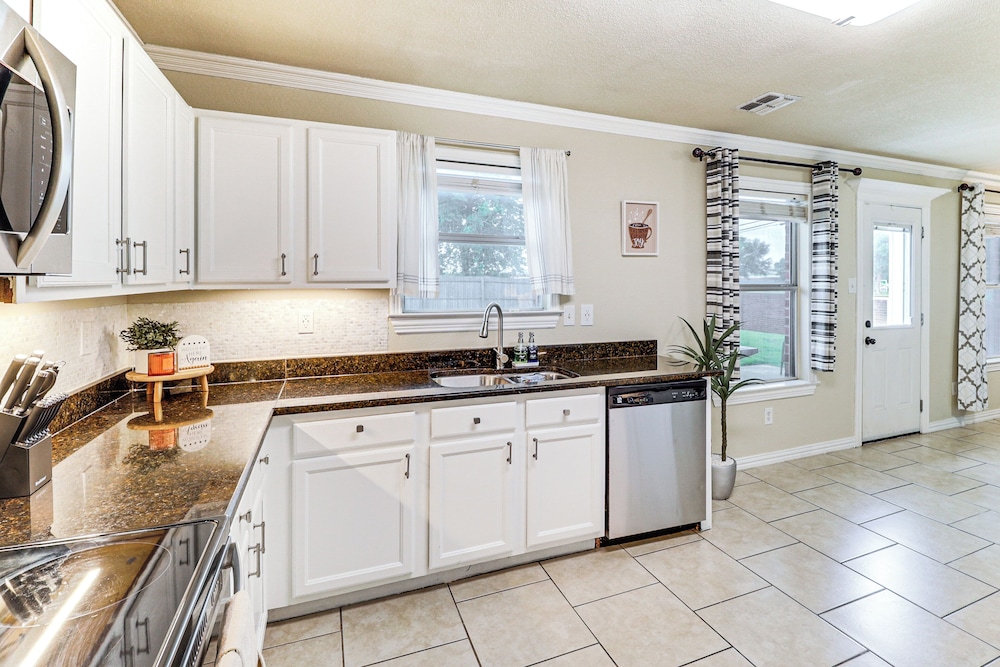 Near At&t Stadium & Six Flags: Texas Family Home!