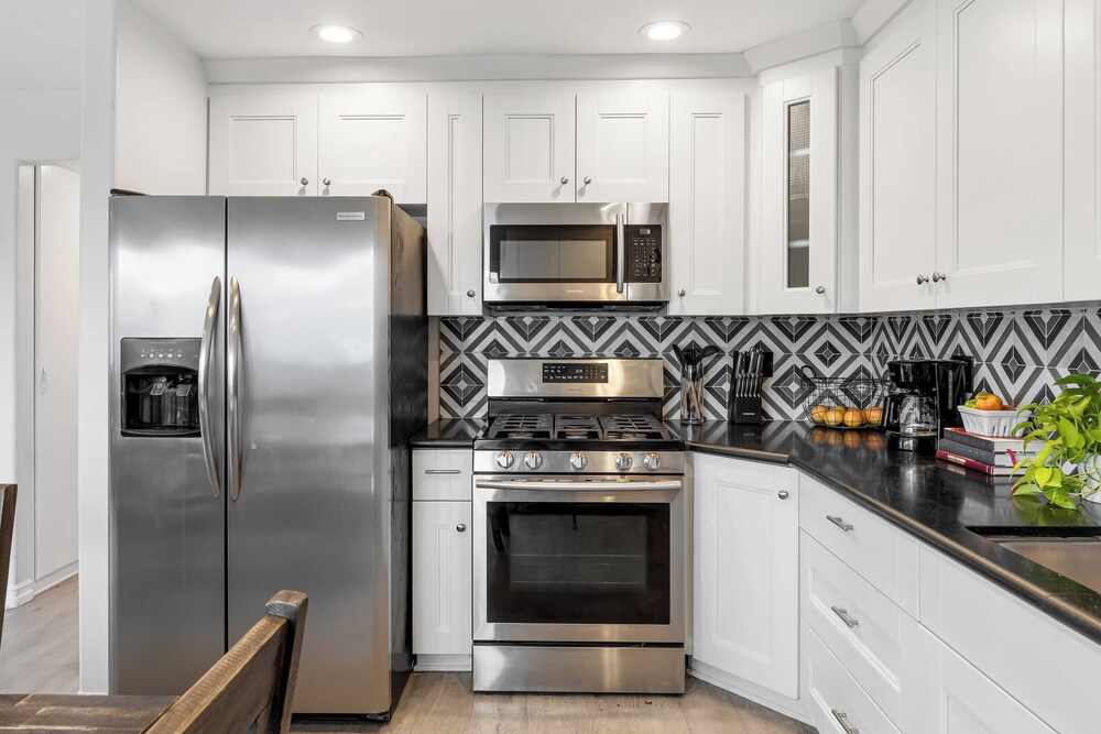 Sleeps 18 Steps to the Beach, Shops & Eateries Ocean Views, Patio, Fire Pit