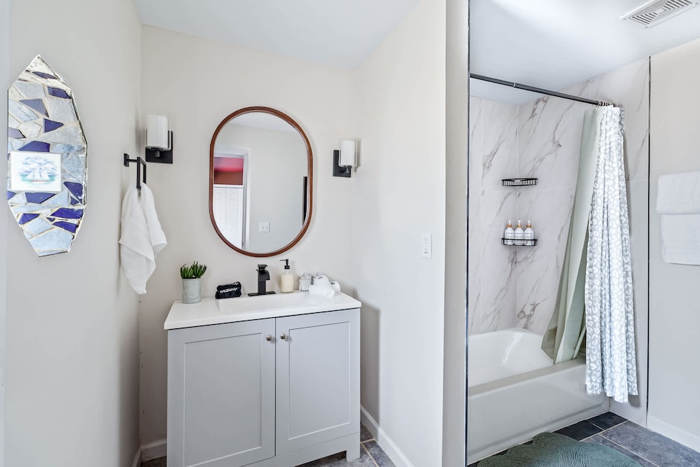 Renovated River Home Hot Tub Sauna Game Room