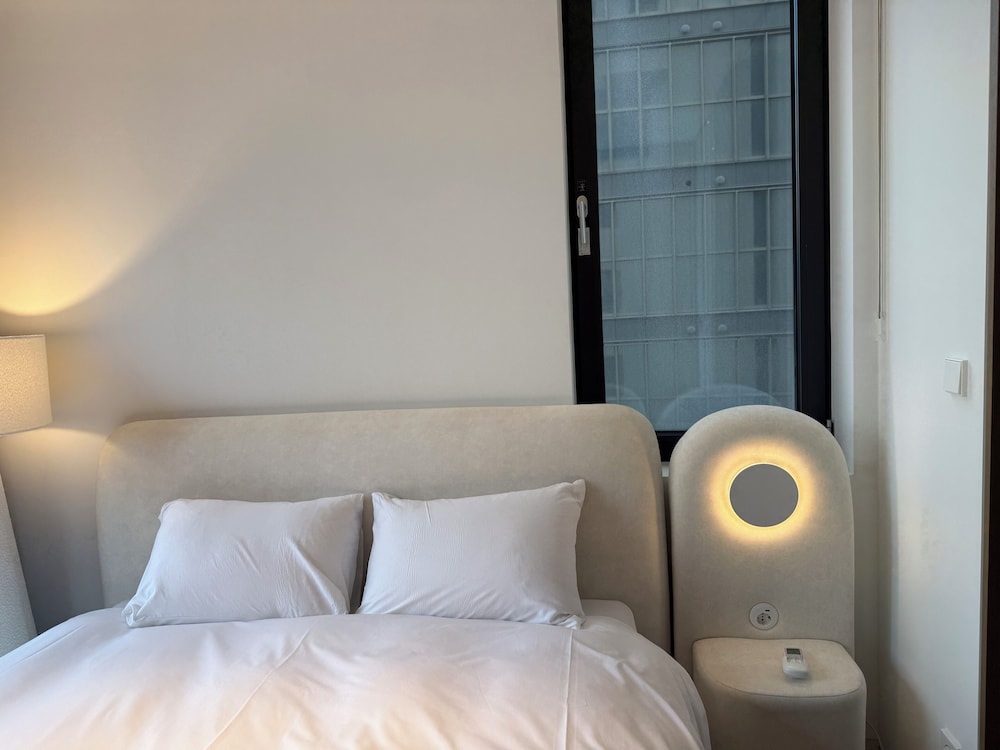 Caelum Black Gangnam Luxury Apt