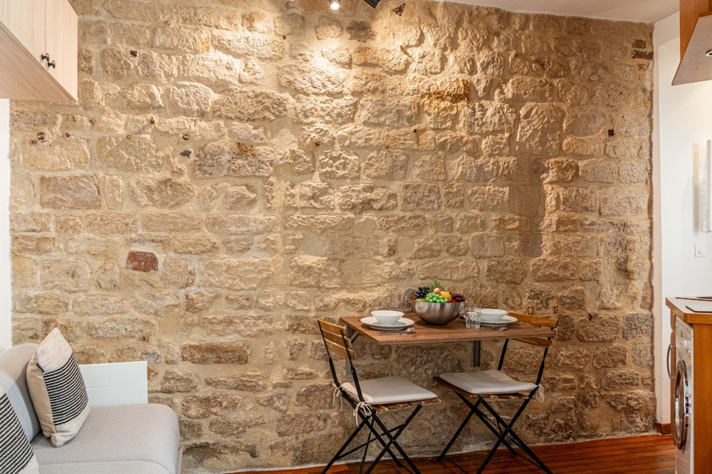 Lavie Maison Marais Studio Gem