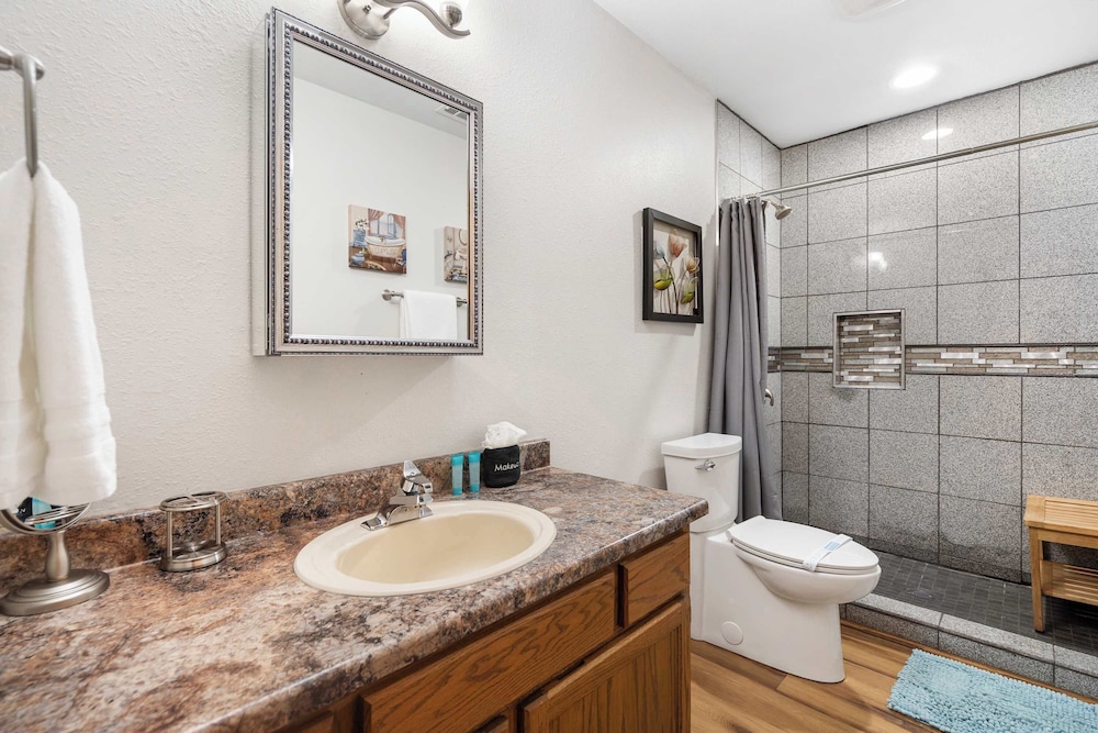 The Greenview Haven: Cozy For 6!