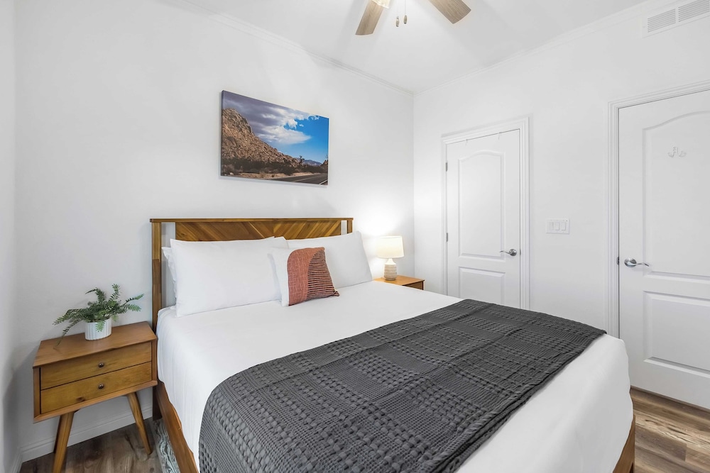 Pool, Spa, Pickleball & Piano Near Pioneertown Harmony House by Avantstay