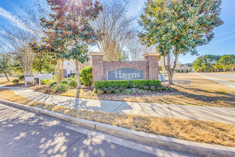 Beach Shuttle & Pool: North Myrtle Beach Condo!