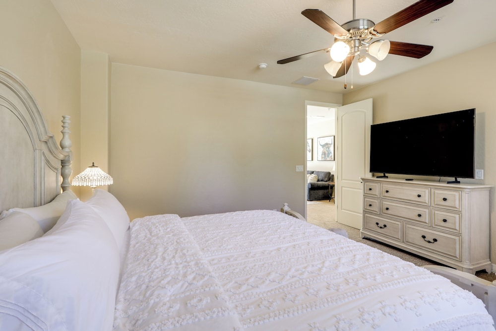Tasteful Flagstaff Townhome w/ 2 Furnished Decks