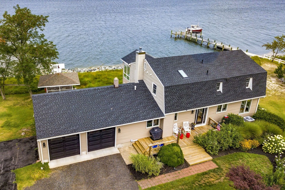 Bayfront Gem w/ Amazing Water Views + Pond!
