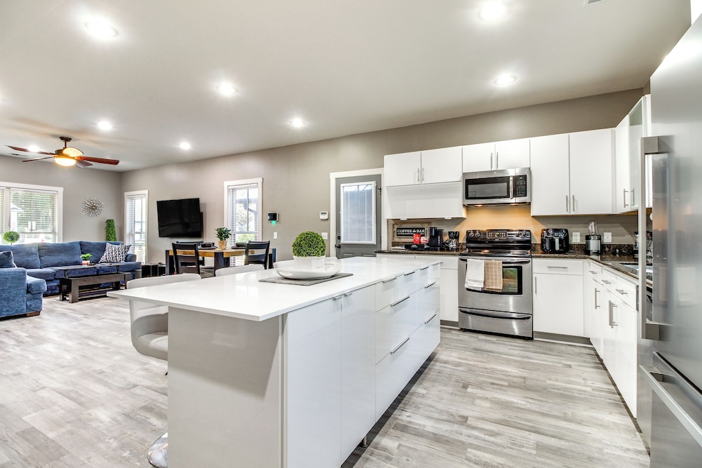 Private Pool & Game Room: Home Near Savannah