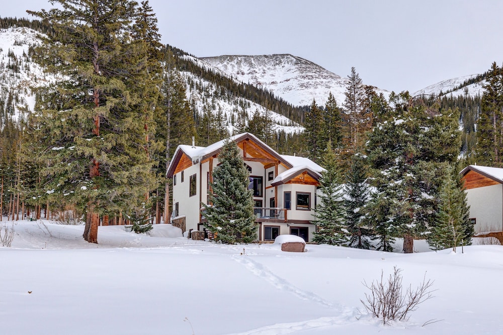 400 Whispering Pines Circle Private Home with Hot Tub
