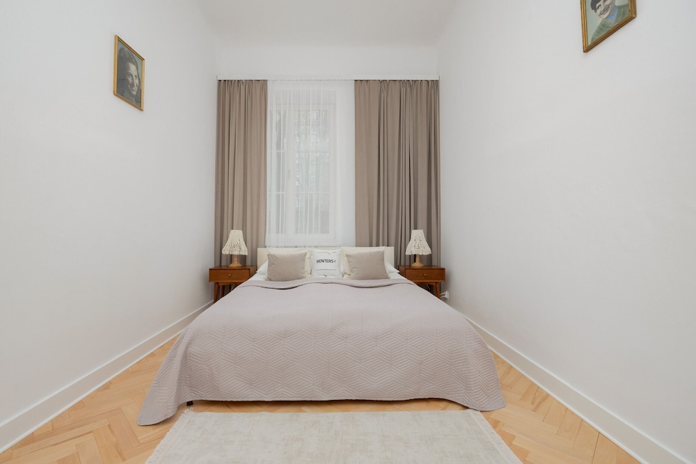 1930's Inspired Apartment by Renters view 4