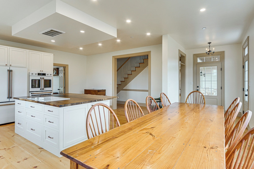 Updated Farmhouse < 2 Mi to Historic Middletown!