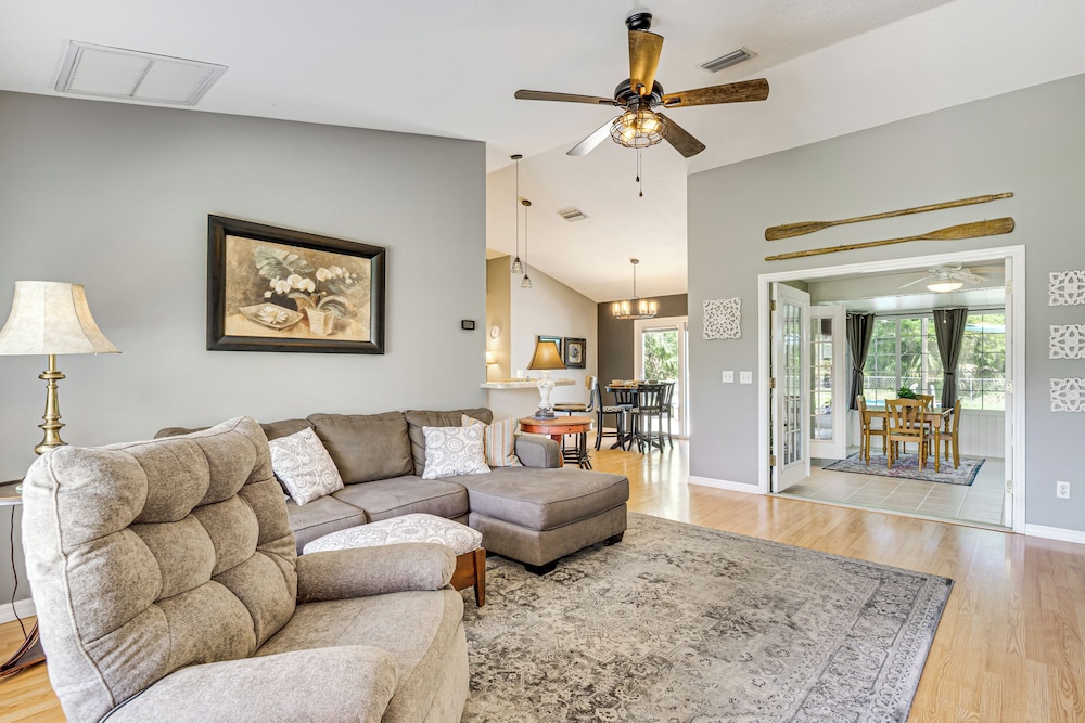 Walk to Boat Ramp: Dunnellon Home w/ Private Yard!