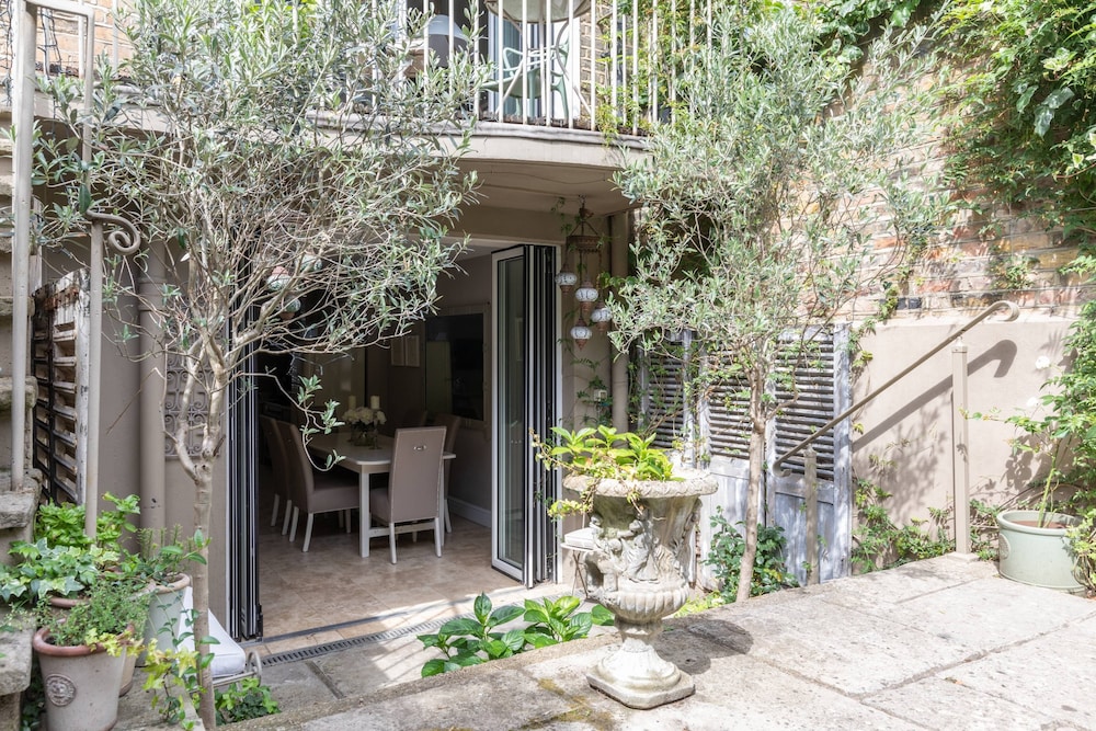Tetcott Road by Onefinestay