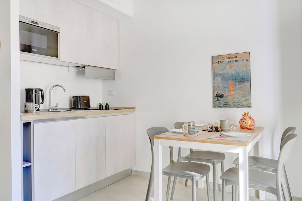 Vatican Loft with Balcony -Home and More