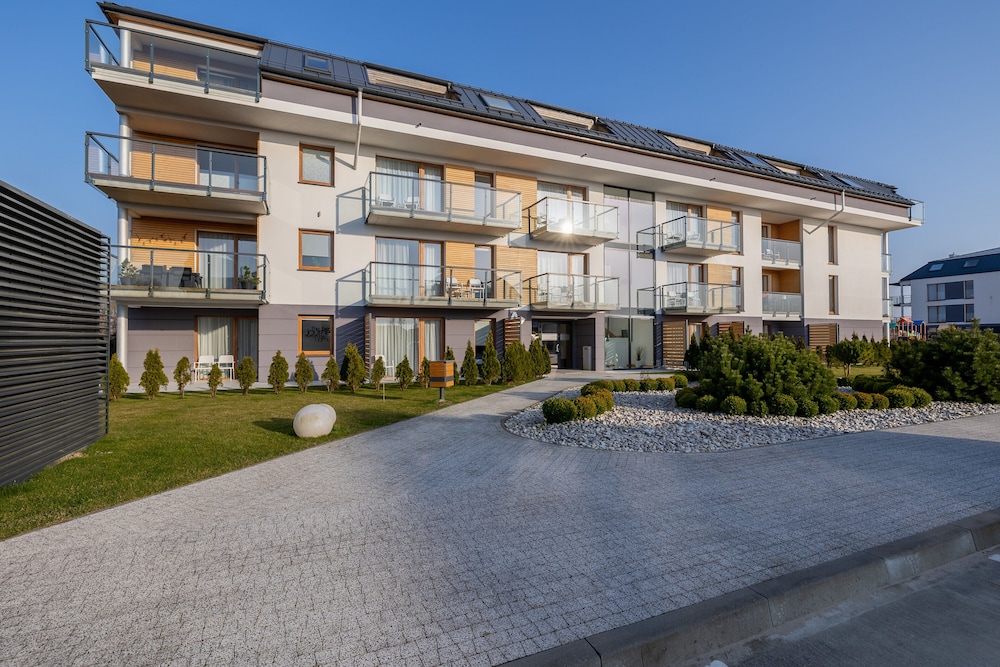 Marynarska Modern Apartment by Renters view 3