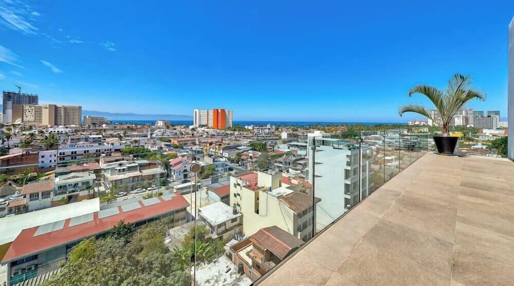 1BR Apartment - Private Balcony - Pool - Gym
