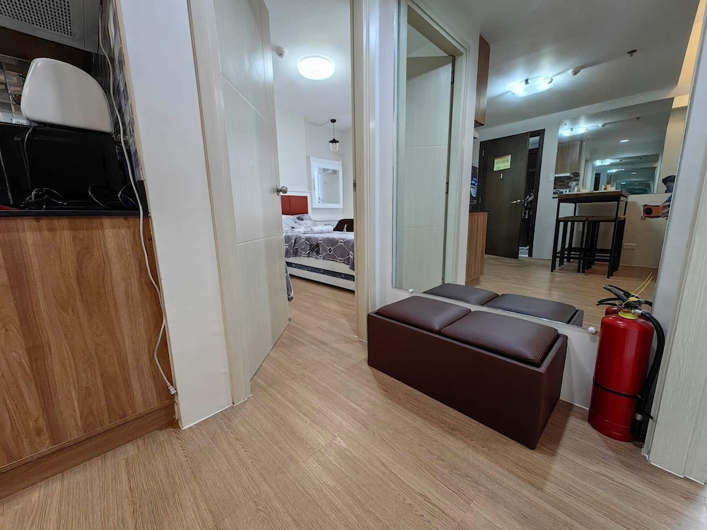 2 Spacious 2Br Loop Tower1524 view 3