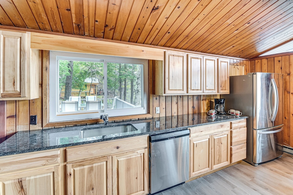 Lake-view Cabin w/ Furnished Deck in Hadley!