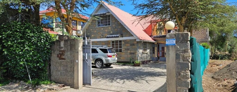 Lux Suites Weavers Haven Guest House