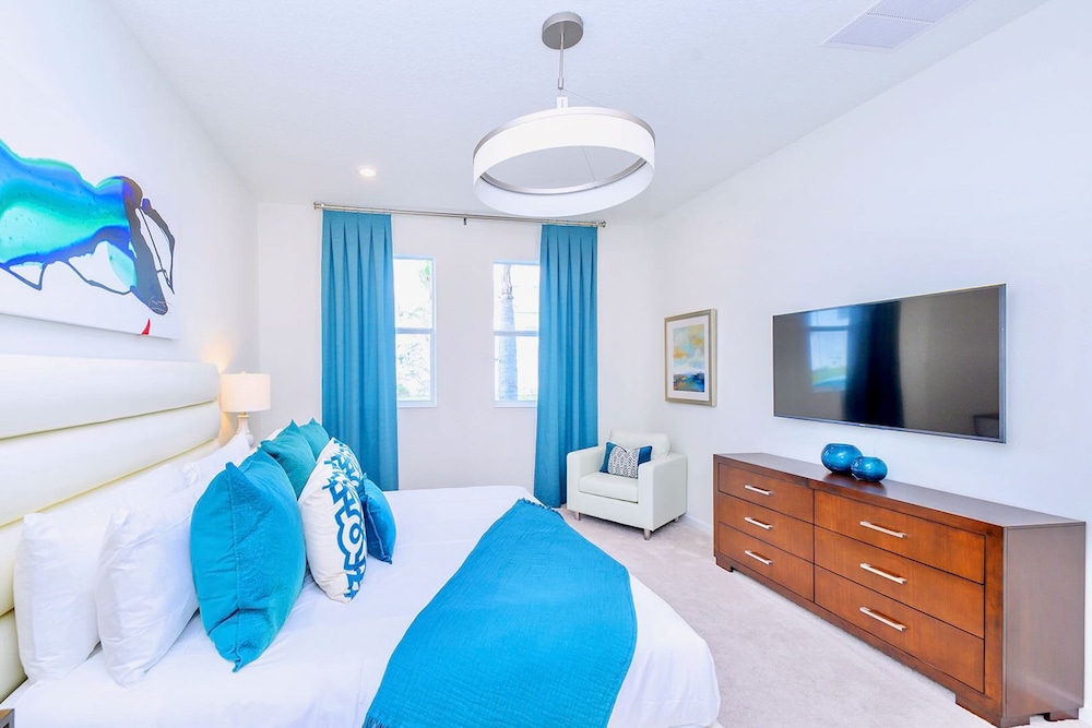 Upstay Mansion w Cinema Games Pool- Sleeps 26
