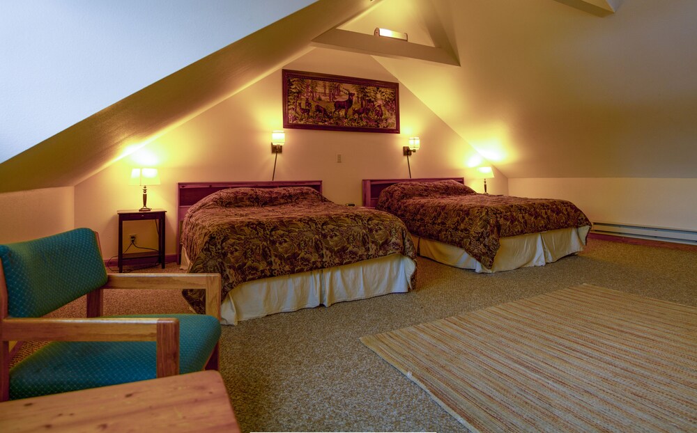 Whittaker's Motel & Historic Bunkhouse