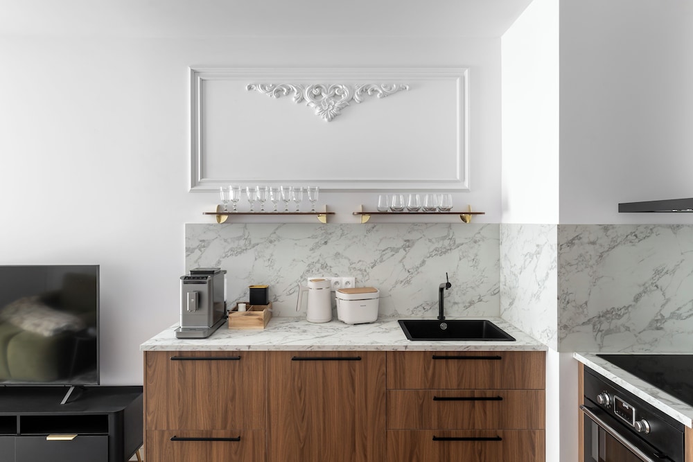 Lion Apartments -DOKI LifeStyle&FoodHall