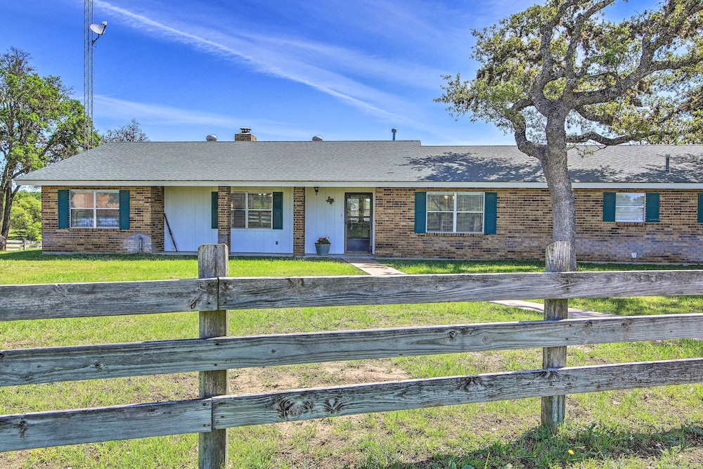 Historic 'hoffmann Ranch Haus' Near Wineries! view 3