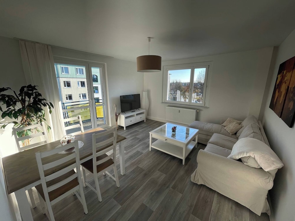 Charming 4-person Apartment in Hoyerswerda City Center