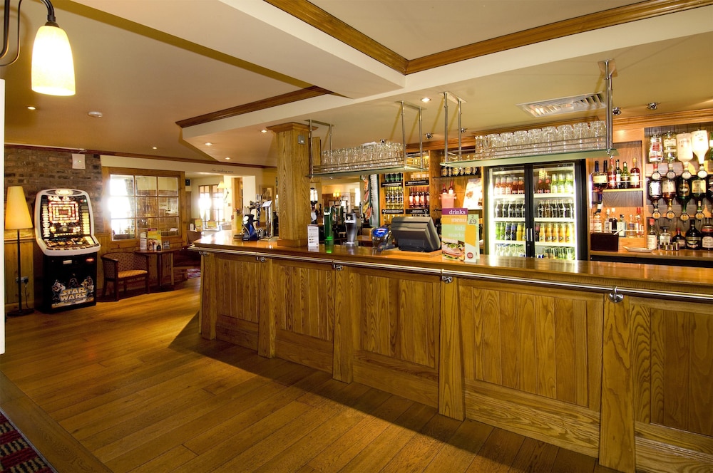 Premier Inn Gloucester Business Park 5