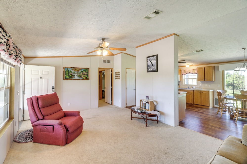 Hunt, Fish, Unwind: Countryside Escape in Texas!