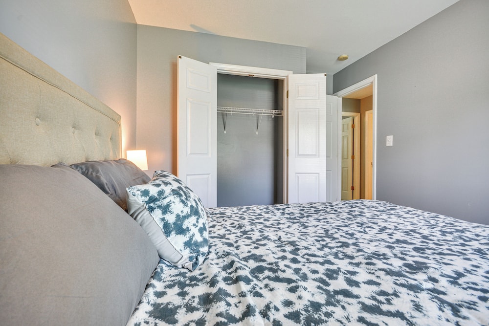 < 4 Mi to Dtwn Greensboro: Renovated Home w/ Yard!
