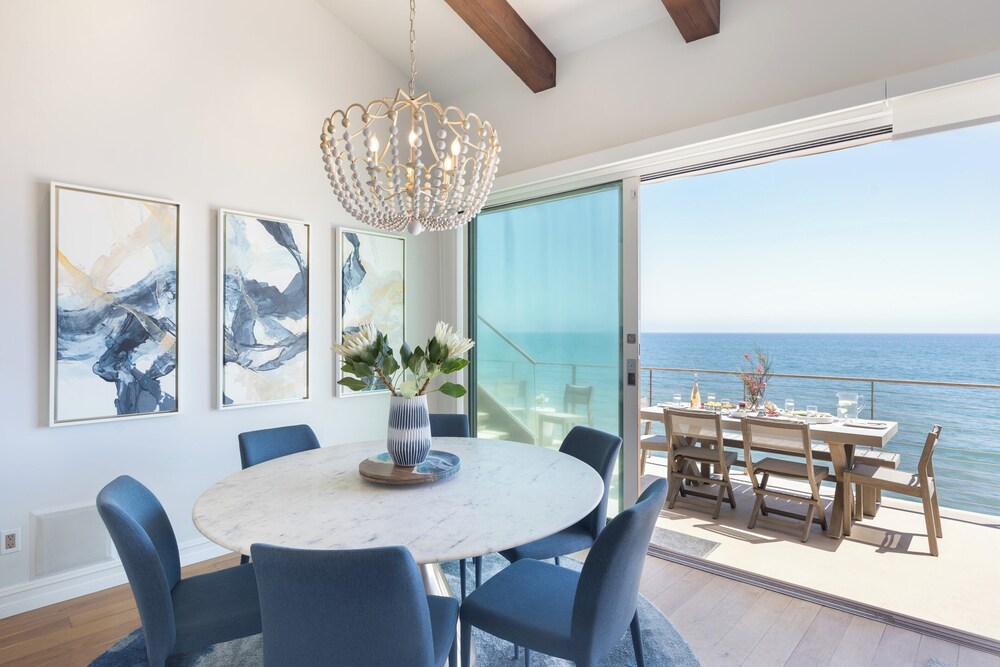 Malibu Beach House Bliss by Avantstay Beachfront + Private Beach Access