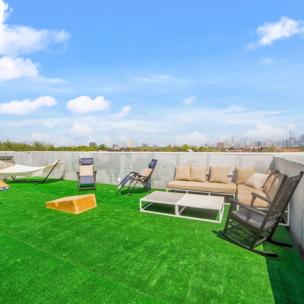 4-bedroom Penthouse w 2 Large Balconies Rooftop